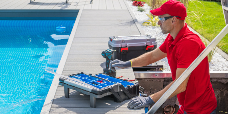4 Reasons to Leave Pool Maintenance to the Pros